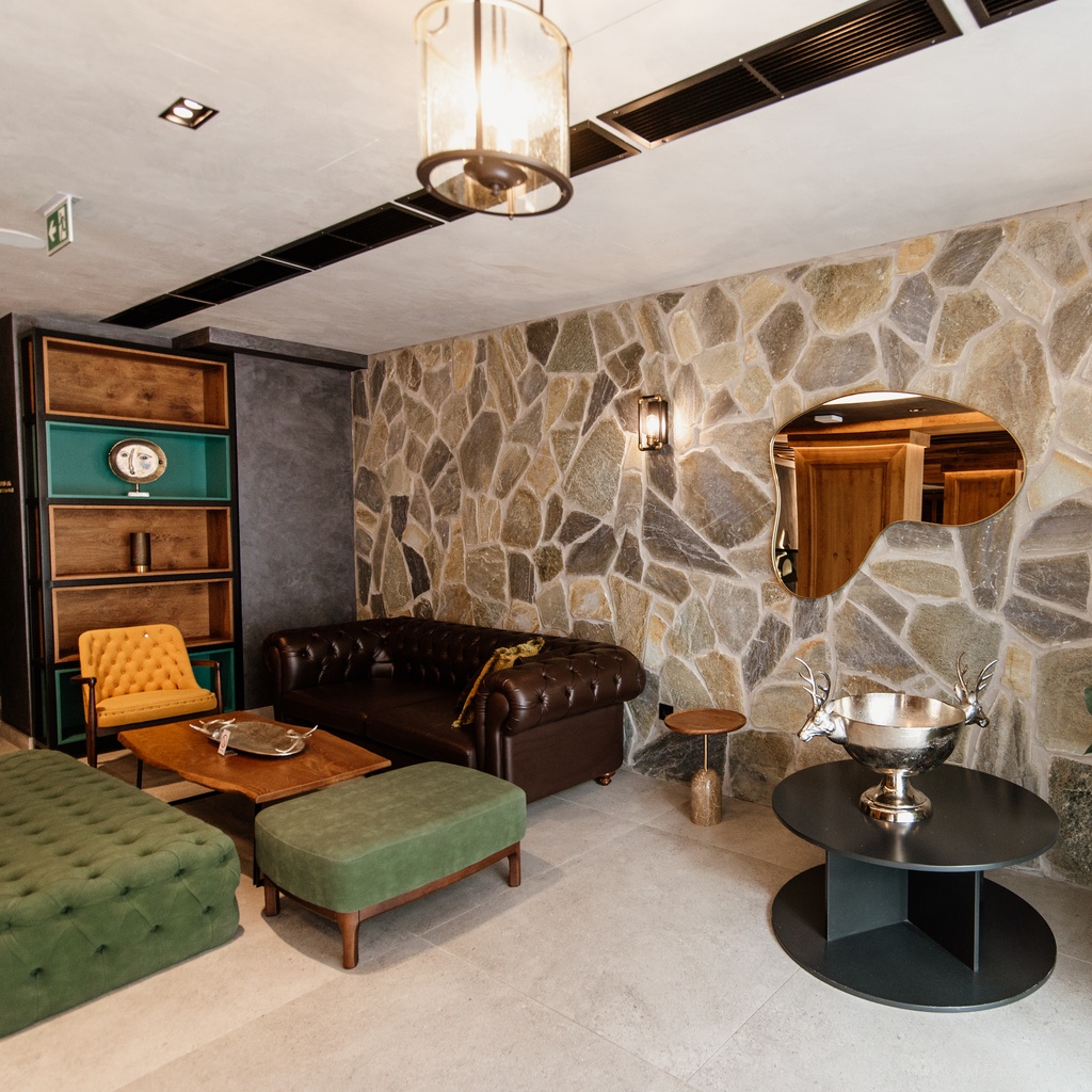 Zona lounge comercial i paret seca menorquina